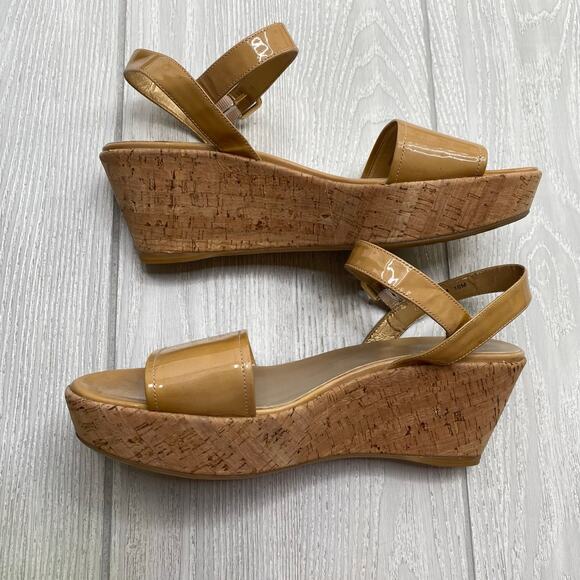 STUART WEITZMAN WOMEN'S TAN PATENT LEATHER STRAPPY CORK WEDGE SANDALS SIZE 10 - Picture 8 of 10